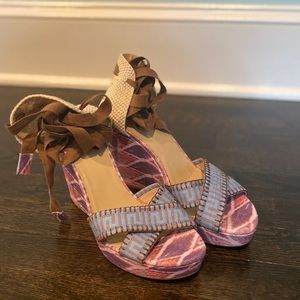 Theodora & Callum Biarritz Wedge NWOT